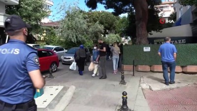 calisan kadin -  Pendik’te intihar etmek isteyen genci mahalleli ikna etti Videosu