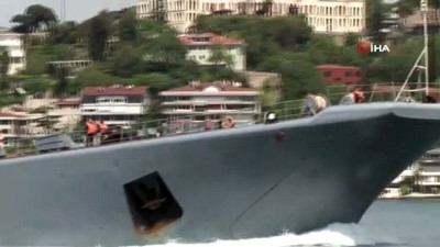  Rus savaş gemisi “Türk bayrağı” dalgalandırarak İstanbul Boğazı’ndan geçti
