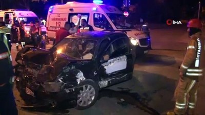  Zeytinburnu’nda iki otomobil çarpıştı: 4 yaralı