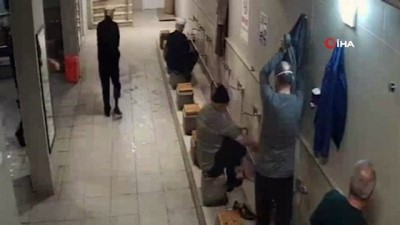 hirsiz -  Abdest alan şahsın ceketindeki parayı böyle çaldı Videosu