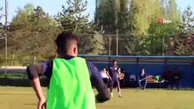 futbol takimi -  Başkan Orhan 19 Mayıs’ı yeşil sahada kutladı Videosu