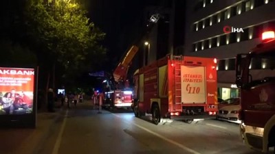  Beyoğlu’nda lüks otelin çatısında korkutan yangın