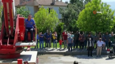 cati kati -  Binada çıkan yangın site sakinlerini sokağa döktü Videosu