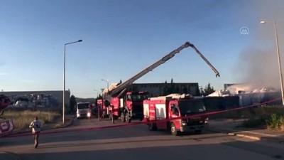 geri donusum - BURSA - Geri dönüşüm tesisinde çıkan yangın söndürüldü Videosu