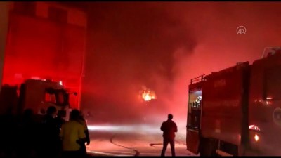 BURSA - Sanayi sitesindeki 3 iş yerinde çıkan yangınlar söndürülmeye çalışılıyor