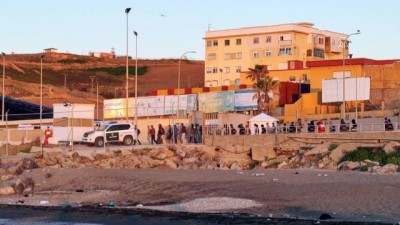 diplomat - CEUTA - Fas'tan İspanya'ya düzensiz göçmen akını devam ediyor (3) Videosu