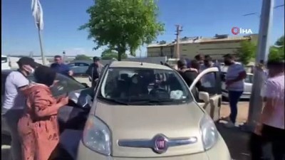 yarali cocuk -  - Elazığ'da iki araç çarpıştı: 8 yaralı, çocukları araçtan milletvekili Erol  çıkardı Videosu