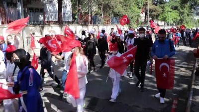 genclik yuruyusu - KARABÜK - 19 Mayıs Atatürk'ü Anma, Gençlik ve Spor Bayramı kutlanıyor Videosu