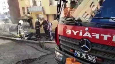 KARABÜK - Park halindeki otomobil yandı