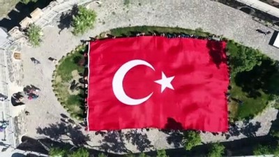 NEVŞEHİR - (DRONE) 102 genç, tarihi kalede dev Türk bayrağı açtı