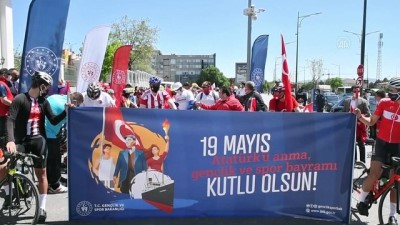 klasik araba - SİVAS - 19 Mayıs Atatürk'ü Anma, Gençlik ve Spor Bayramı kutlanıyor Videosu