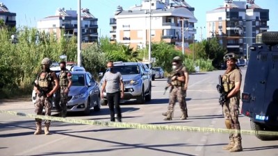 Antalya'da polisten kaçan şüphelinin ateş etmesi sonucu yoldan geçen kişi yaralandı