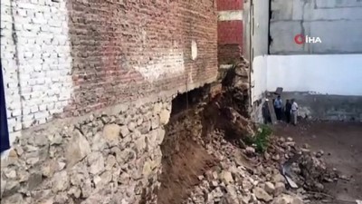 insaat temeli -  İnşaat sırasındaki toprak kayması korkuttu Videosu
