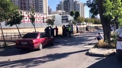 celik bariyer - İSTANBUL - Kartal'da otomobille çarpışan hafif ticari araç dereye yuvarlandı Videosu