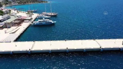 yolcu gemisi - MUĞLA - Bodrum'a gelen 'Dream' isimli lüks yat yakıt ikmali için limana yanaştırıldı Videosu
