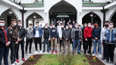 PODGORİCA - Karadağ'daki Fatih Mehmed Medresesi öğrencileri Filistin'e destek etkinliği düzenledi