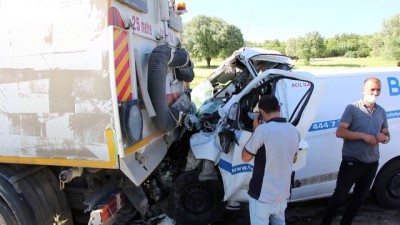 Uşak'ta 4 aracın karıştığı trafik kazasında 3 kişi yaralandı