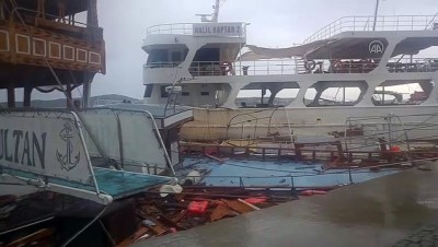 balikci teknesi - BALIKESİR - Ayvalık ilçesinde şiddetli fırtına hayatı olumsuz etkiliyor Videosu