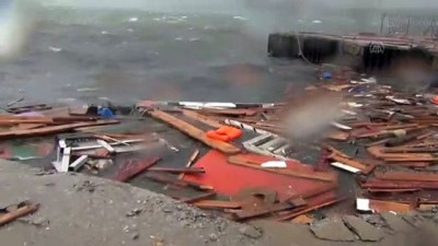 siddetli firtina - BALIKESİR - Şiddetli fırtına Ayvalık'ta büyük hasara neden oldu Videosu