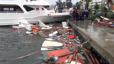 gezi teknesi - GÜNCELLEME - Ayvalık'ta etkili olan fırtına nedeniyle kıyıdaki bazı tekneler battı Videosu