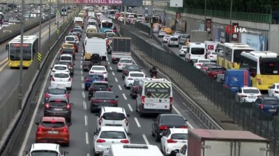  İstanbul’da sağanak yağış sonrası trafik yoğunluğu yüzde 72’ye çıktı