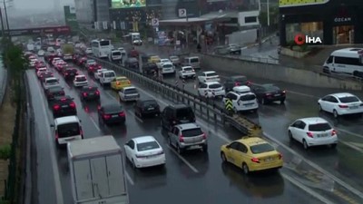 yagisli hava -  İstanbul'da sağanak yağmur nedeniyle trafik yoğunluğu rekor seviyeye ulaştı Videosu