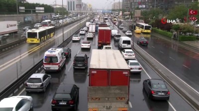 trafik yogunlugu -  İstanbul'da yağmur nedeniyle trafik yoğunluğu oluştu Videosu