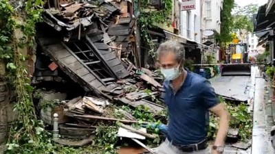 aritas - İSTANBUL -  Yağışın etkisiyle Fatih'te ahşap bina çöktü Videosu