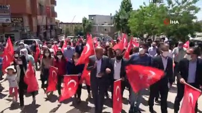 emperyalizm -  PKK'nın saldırısını ellerinde Türk bayraklarıyla yürüyüş yaparak kınadılar Videosu