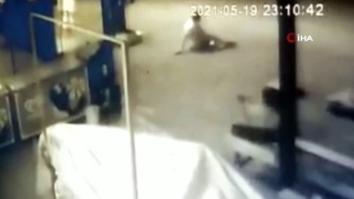 silahli kavga -  Samsun'daki 2 kişinin öldüğü silahlı kavga kameraya böyle yansıdı Videosu