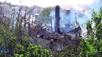 mustakil ev -  Yangında müstakil evin çatısı kullanılamaz hale geldi Videosu