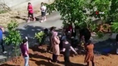 yasli adam -  Yaşlı adam bir anda yere yığıldı, komşuları seferber oldu Videosu