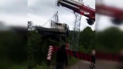 dagitim sirketi -  70 metrelik uçuruma yuvarlanan kamyon GPS sinyali ile 10 saatte bulundu Videosu