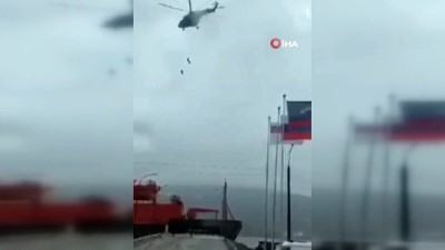 askeri tatbikat -  - Rusya'da askeri tatbikat sırasında feci kaza
- Ulusal muhafızlar helikopterden sarkıtılan halattan düşerek öldü Videosu