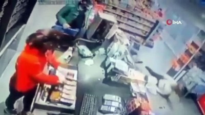 kadina siddet -  Akaryakıt istasyonunda kadına şiddet kamerada Videosu