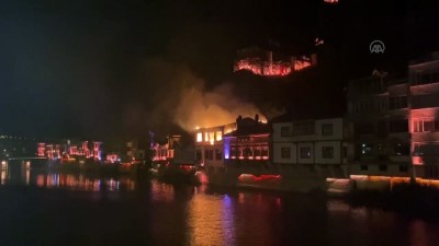 ahsap ev - AMASYA -  Tarihi yalıboyu evlerinin bulunduğu alandaki otel olarak kullanılan konakta yangın çıktı Videosu