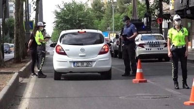  Diyarbakır polisi, kısıtlamada denetimlerini sürdürüyor