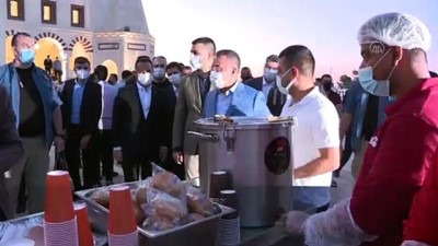 sabah namazi - LEFKOŞA - Cumhurbaşkanı Yardımcısı Oktay, KKTC'de gençlerle sabah namazında bir araya geldi Videosu
