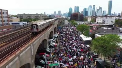 NEW YORK - Binlerce kişi New York'ta Filistin'e destek olmak için yürüdü