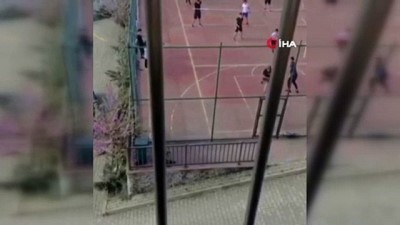 basketbol -  Sokağa çıkma kısıtlamasında oyun oynayan çocukların polisten kaçtığı anlar kamerada Videosu