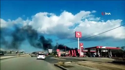  Akaryakıt istasyonu yakınlarındaki lastik ateşi ekipleri harekete geçirdi