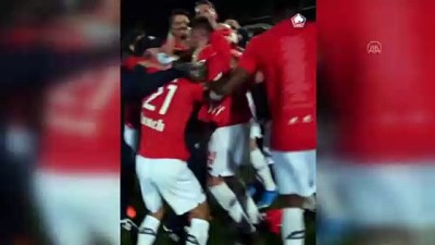 tezahur - ANGERS - Lille'de futbolcular şampiyonluğu kutladı Videosu