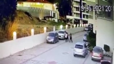 ANTALYA - Alanya'da bir kadının iki kadın tarafından darbedilme anı güvenlik kamerasına yansıdı