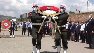  Bingöl’de 28 yıl önce haince şehit edilen 33 asker törenle anıldı