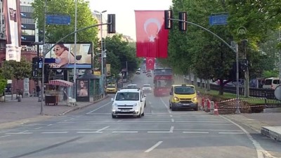 İSTANBUL - Sokağa çıkma kısıtlamasının sona ermesiyle trafik yoğunluğu arttı