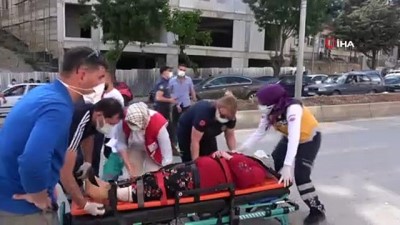 yaya gecidi -  Kazada yaralanan kadını sağlık çalışanı teselli etti Videosu