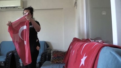cop konteyneri - MERSİN -  Çöpte bulduğu Türk bayraklarını evinde muhafaza altına alan kadın takdir topladı Videosu
