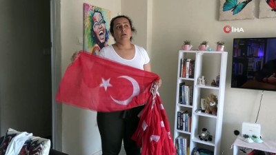 cop kutusu -  Türk bayraklarını çöpten çıkarıp balkonuna astı Videosu