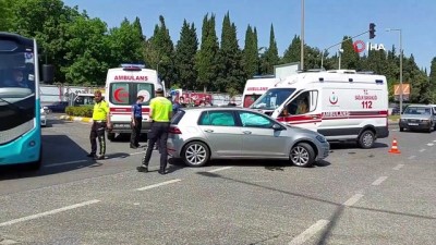  Vakaya giden ambulans ile otomobil çarpıştı: 1 yaralı