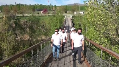 kutsal yolculuk - VAN - Gönüllüler, üremek için Van Gölü'nden tatlı sulara göç eden inci kefalleri için nöbet tutuyor Videosu